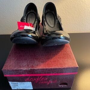 Dexflex Comfort Women's Shiny Black Flats
